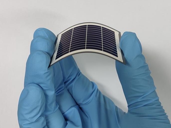 HIKING PV triple-junction tandem solar cell sample